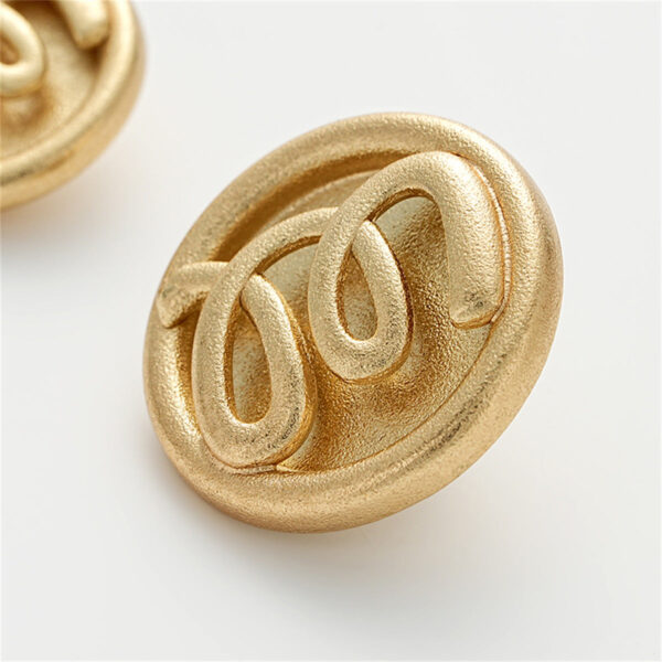 Sand Gold M Letter Three-Dimensional Relief Hollow Metal Button 5pcs - Image 3