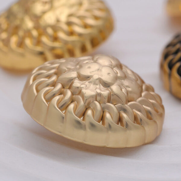 Retro Trendy Round Metal Button with Lion Head Pattern 6pcs - Image 4