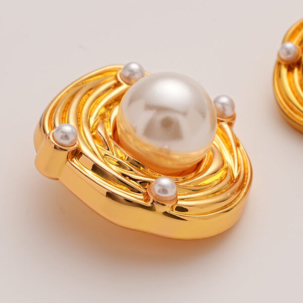 Irregular Gold Metal Button Embedded with Large Small Pearls 6pcs - Image 3