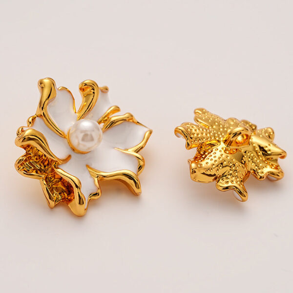 Six-Petal Flower Pearl Decorated Metal Button with Shank 5pcs - Image 2