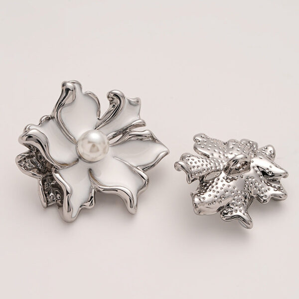Six-Petal Flower Pearl Decorated Metal Button with Shank 5pcs - Image 3