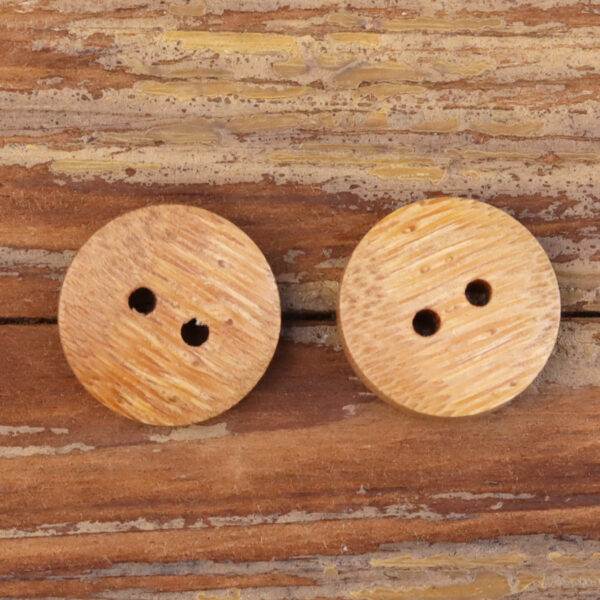 18-40L Natural Bamboo Two-Hole Buttons 30 Pack (6 Sizes) - Image 5