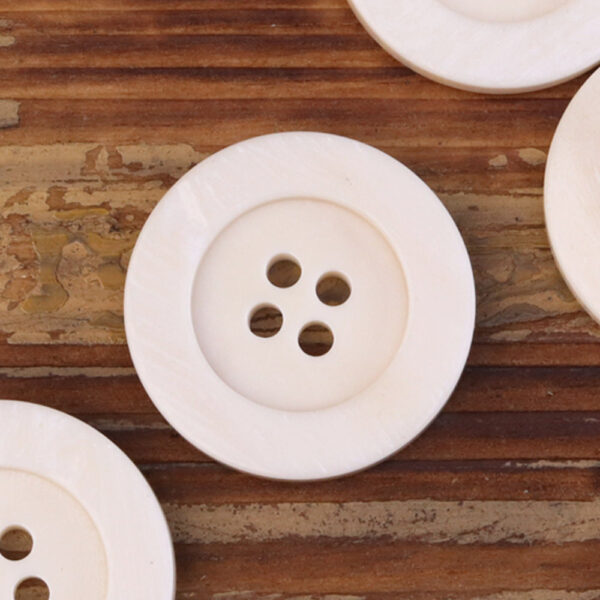 15-25mm Flat Wide-Edged 4 Hole Genuine Bovine Bone Buttons 20 Pack - Image 5