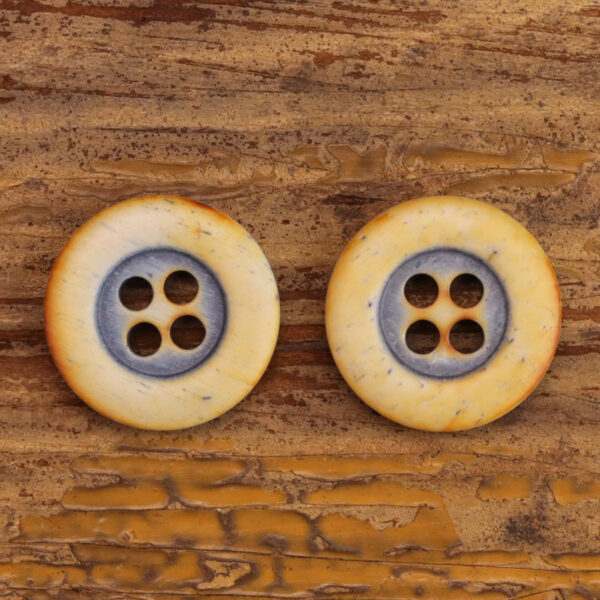 11.5mm/15mm Retro American Round-Edged Bovine Bone Buttons 12pcs - Image 4