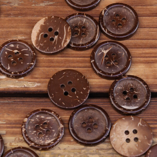 18-32L Natural Dark Brown Coconut Shell Buttons 60 Pack - Image 4