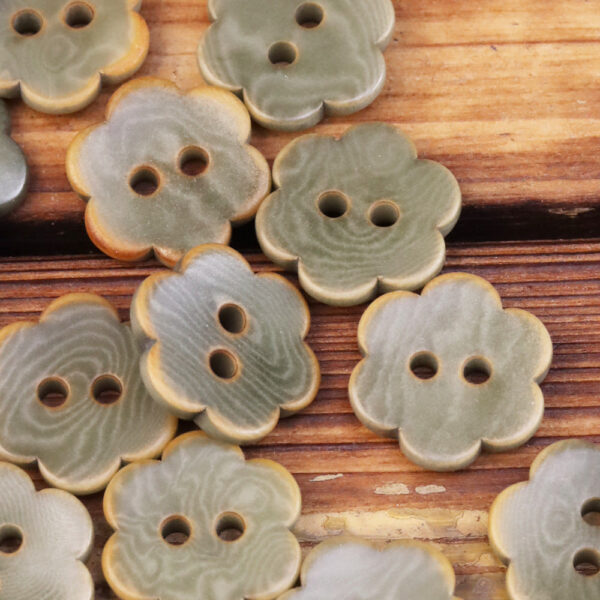 Flower-Shaped Eco-Friendly Corozo Buttons For Kids' Clothing 20 Pack
