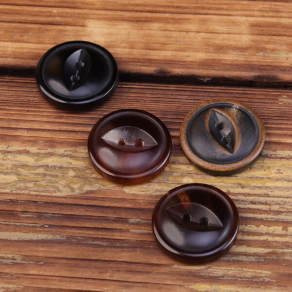 11.5-25mm Burnished Black Coffee Fish-Eye Horn Buttons 30 Pack - Image 4