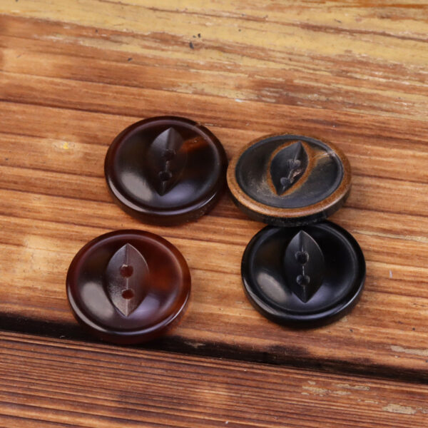 11.5-25mm Burnished Black Coffee Fish-Eye Horn Buttons 30 Pack - Image 3