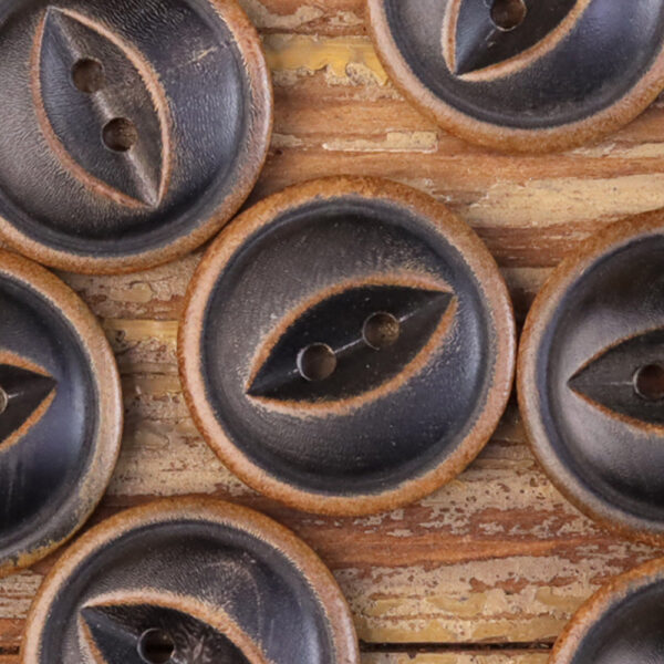 11.5-25mm Burnished Black Coffee Fish-Eye Horn Buttons 30 Pack - Image 6