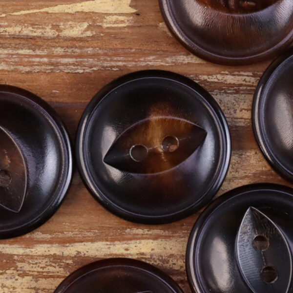 11.5-25mm Burnished Black Coffee Fish-Eye Horn Buttons 30 Pack - Image 7