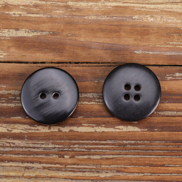 18L-40L Black Flat Irregular Textured Rustic Horn Buttons 30 Pack (6 Sizes) - Image 5