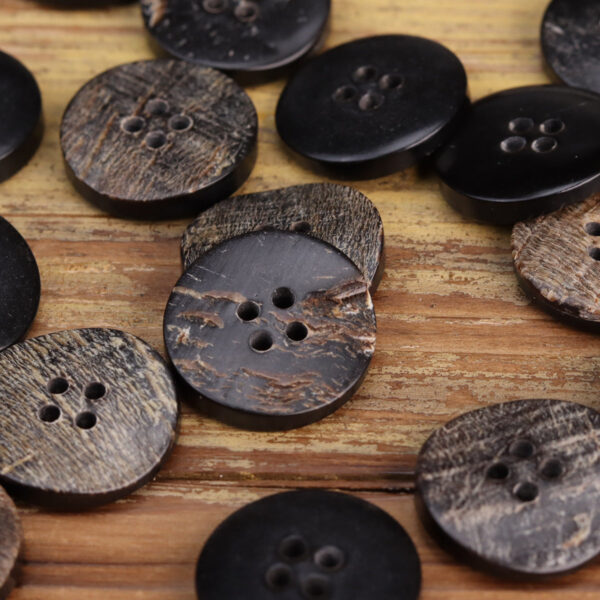 18L-40L Black Flat Irregular Textured Rustic Horn Buttons 30 Pack (6 Sizes) - Image 3