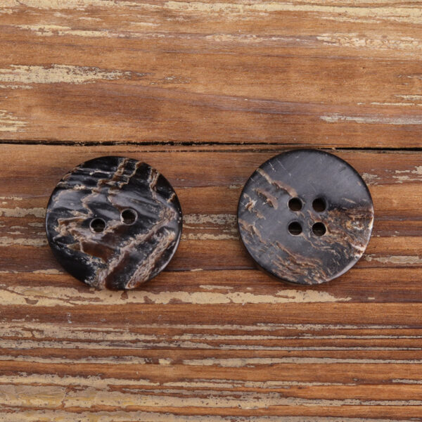 18L-40L Black Flat Irregular Textured Rustic Horn Buttons 30 Pack (6 Sizes) - Image 4