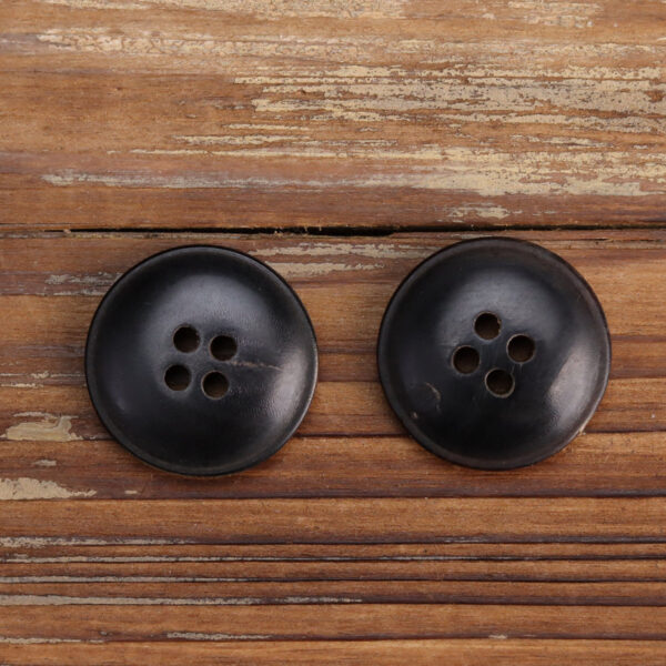 24L/28L/32L Double-Sided Black Yellowish-Brown Horn Buttons 15 Pack - Image 2