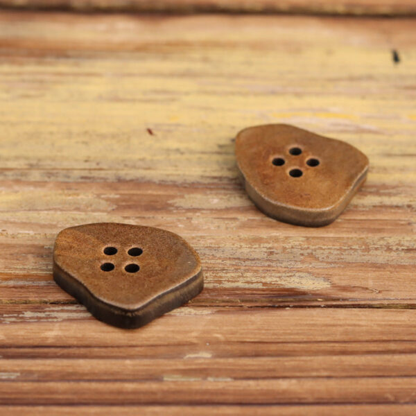 15-25mm Irregular Shaped Burned Black Coffee Horn Buttons 10pcs - Image 3