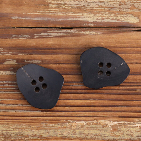 15-25mm Irregular Shaped Burned Black Coffee Horn Buttons 10pcs - Image 5