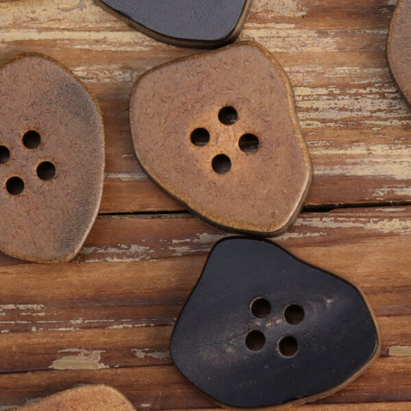 15-25mm Irregular Shaped Burned Black Coffee Horn Buttons 10pcs - Image 6