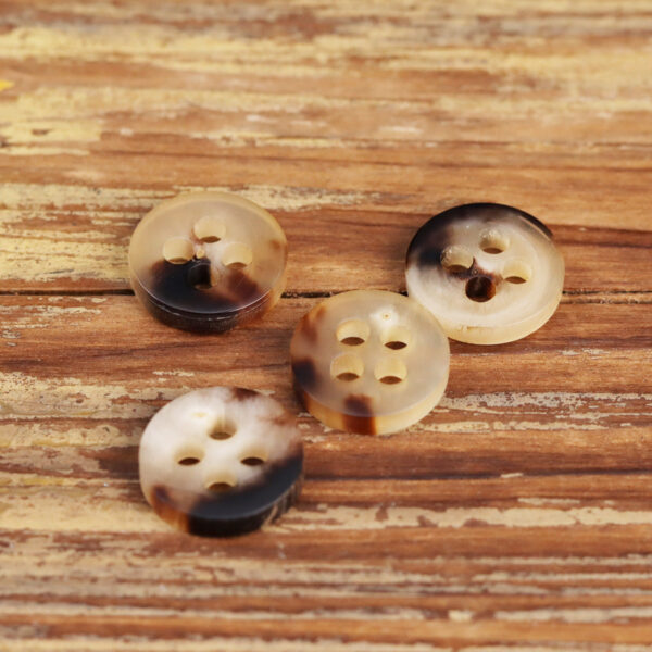 14MM Beige-Black Round Four-Hole Flat Yellow Cattle Horn Buttons 10pcs - Image 5