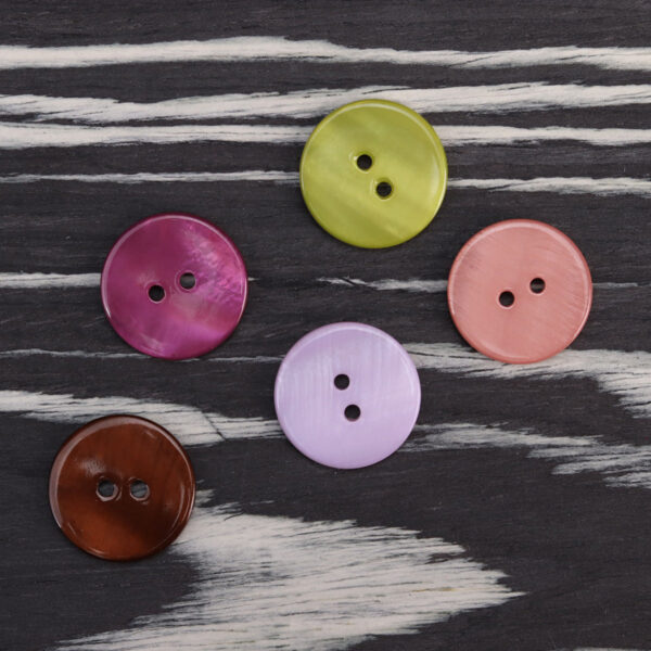24-32L Colorful 2 Hole Flat Shell Buttons 30 Pack (5 Colors) - Image 2