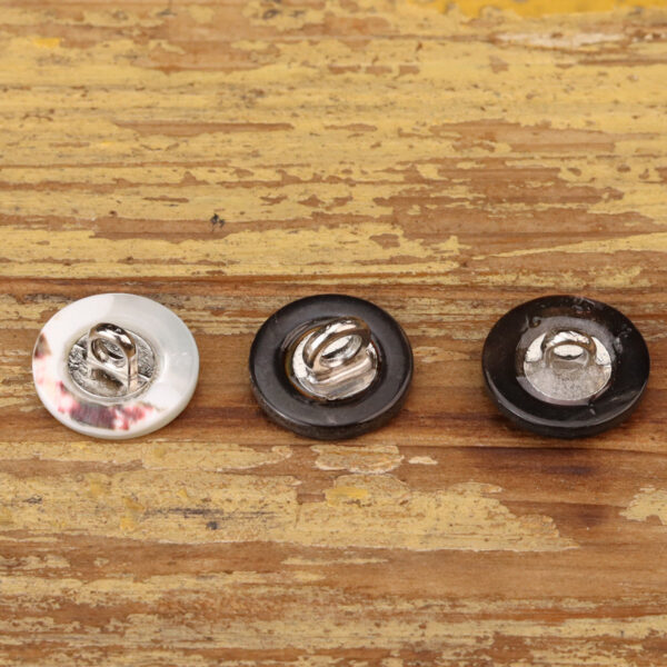 18L Flat Shell Sewing Button with Metal Feet 15 Pack (3 Colors) - Image 2