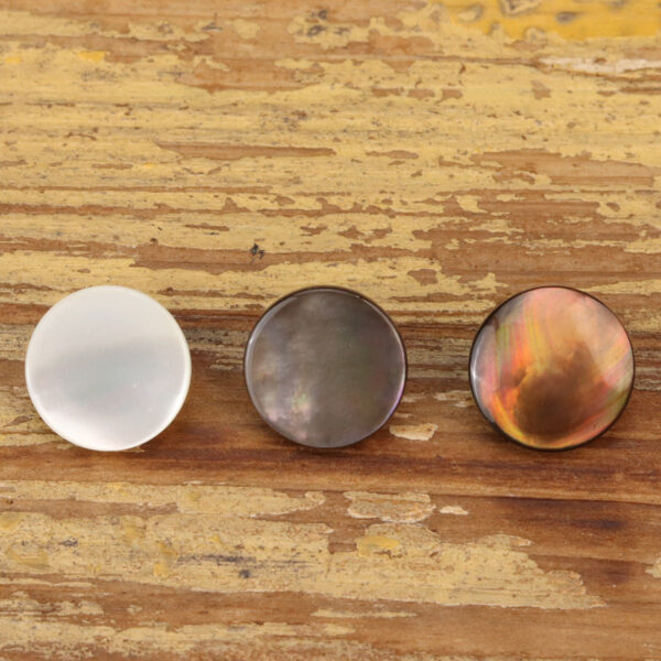18L Flat Shell Sewing Button with Metal Feet 15 Pack (3 Colors) - Image 3