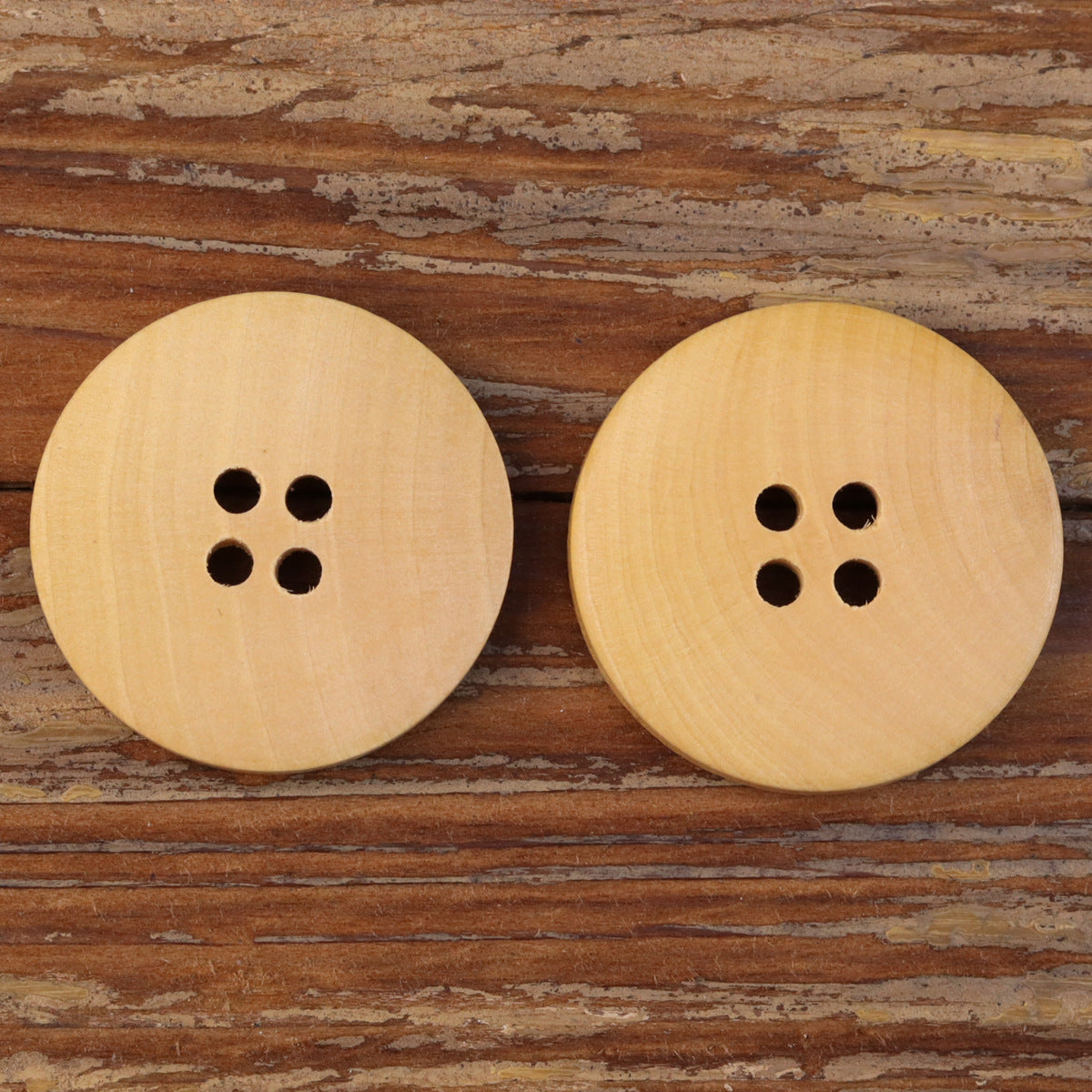 18-44L Natural Solid Wood Round 4 Hole Buttons 40 Pack (8 Sizes) - Image 2