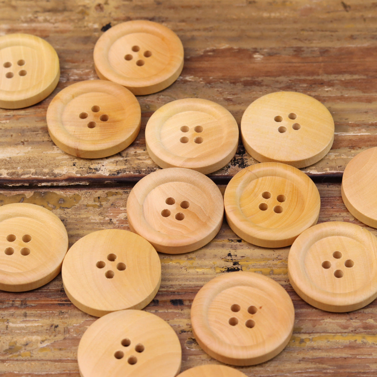 18-44L Natural Solid Wood Round 4 Hole Buttons 40 Pack (8 Sizes) - Image 5