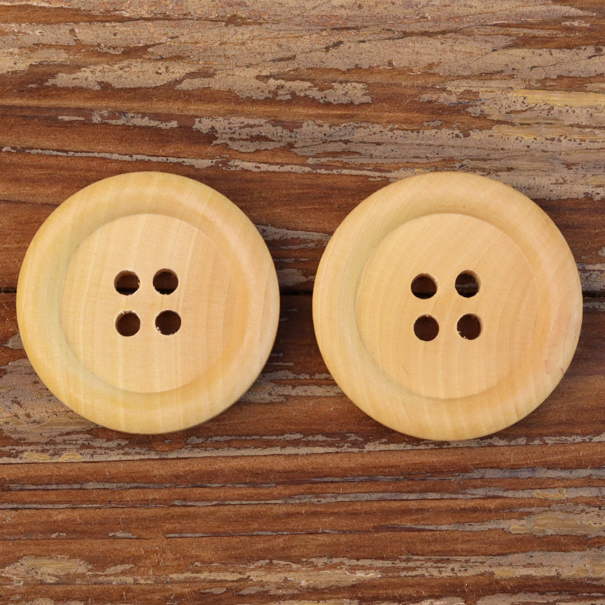 18-44L Natural Solid Wood Round 4 Hole Buttons 40 Pack (8 Sizes) - Image 4