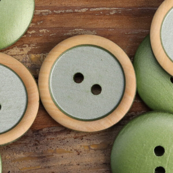 18-40L Round 2-Hole Wooden Buttons Red Green White 30 Pack - Image 6