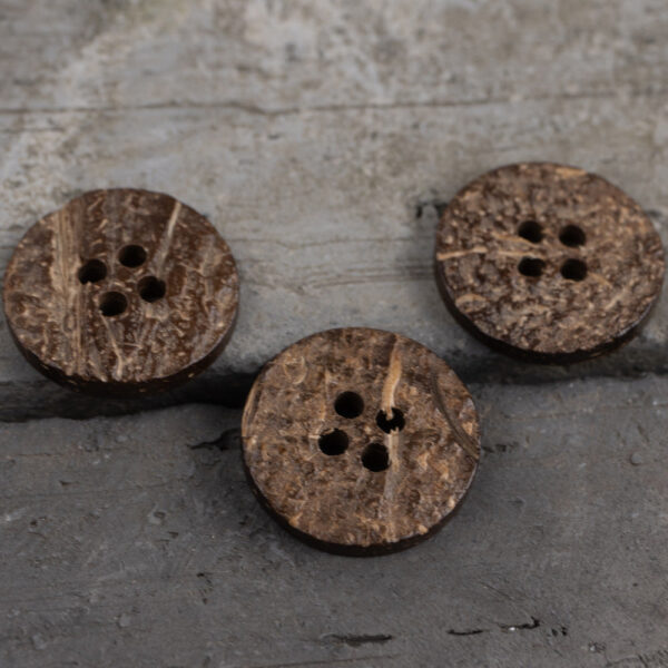 18-48L Natural Colored Coconut Shell Buttons 45 Pack (9 Sizes) - Image 5