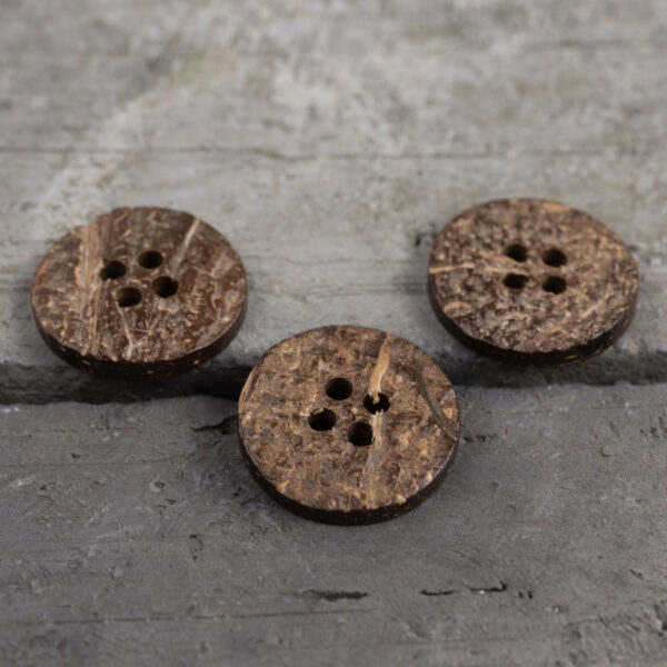 18-48L Natural Colored Coconut Shell Buttons 45 Pack (9 Sizes) - Image 4