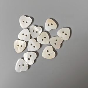 18L White Blue Heart Shaped Natural River Shell Button 60pcs