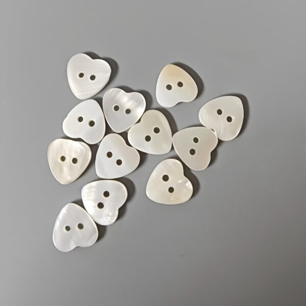 18L White Blue Heart Shaped Natural River Shell Button 60pcs