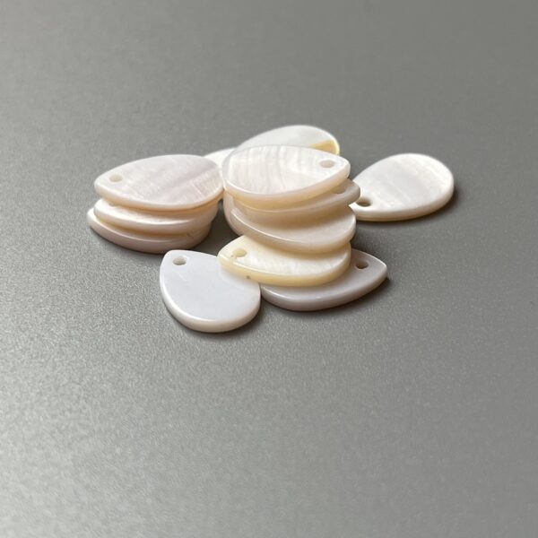 20L Natural Freshwater Pearl Shell Buttons 40pcs - Image 2