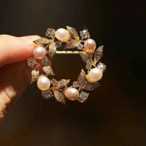 Freshwater Pearl Wreath Rhinestone Metal Brooch Pin