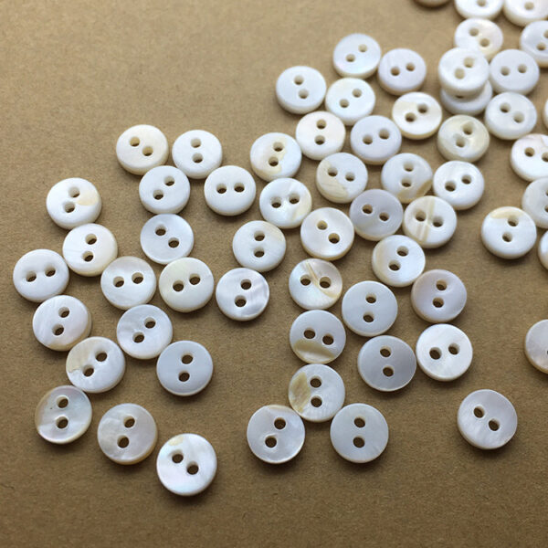 7.5/10/11.5mm Round 2-Hole Natural White Mini Shell Buttons 40pcs - Image 2