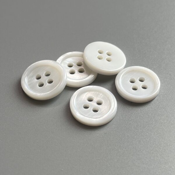14L-24L Round Edge Four-Hole Natural White Pearl Shell Buttons 40pcs - Image 3
