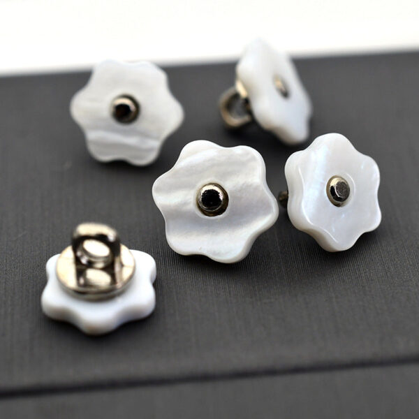 Natural Shell Round Buttons with Metal Shank for Sweaters Bags 90 Pack - Image 6