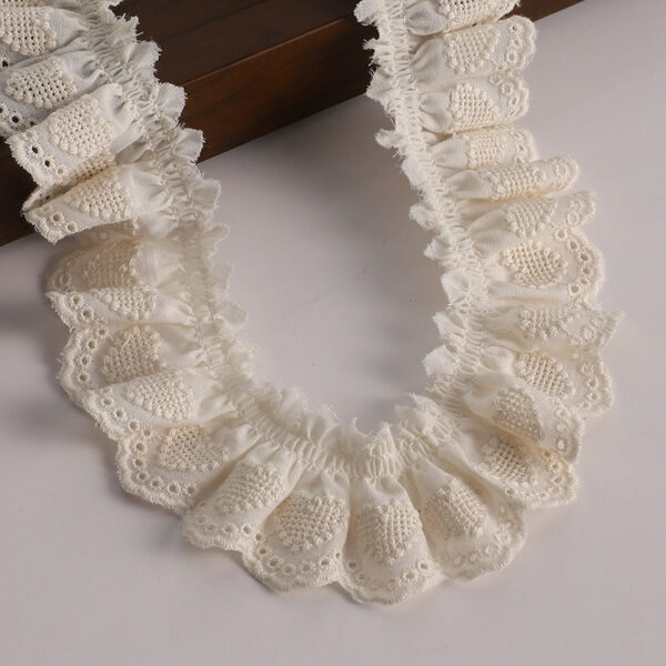 40mm Cotton Embroidered Heart Lace Trim 5 Yards - Image 2