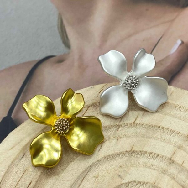 28mm Four-Petal Flower Metal Shank Buttons for Clothing 10pcs