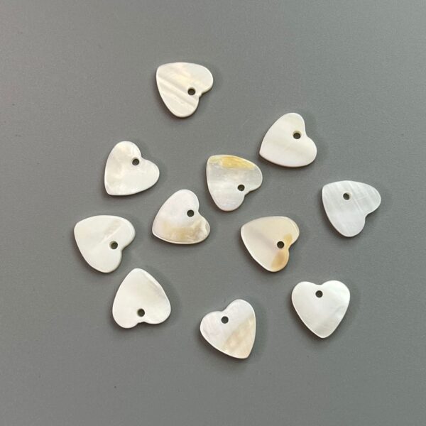 10/18/22mm Pure White Heart Shaped Shell Buttons 30 Pack - Image 4