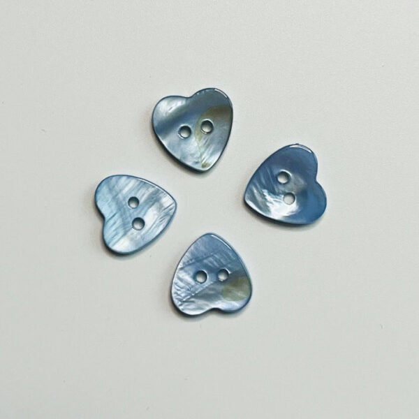 18L White Blue Heart Shaped Natural River Shell Button 60pcs - Image 2
