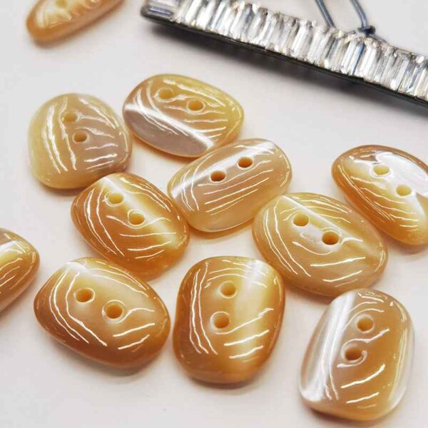24L (15mm) Irregular-Shape Mother of Pearl Shell Buttons 99 Pack