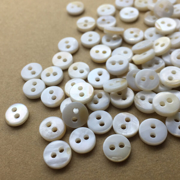 7.5/10/11.5mm Round 2-Hole Natural White Mini Shell Buttons 40pcs - Image 3