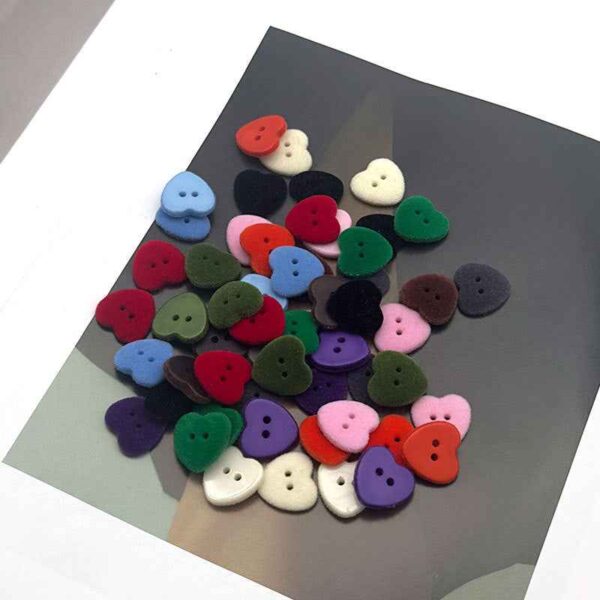 24L/28L Heart-Shaped 2-Hole Velvet Resin Buttons for Cardigans 55 Pack