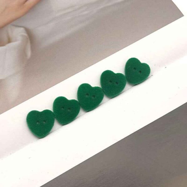 24L/28L Heart-Shaped 2-Hole Velvet Resin Buttons for Cardigans 55 Pack