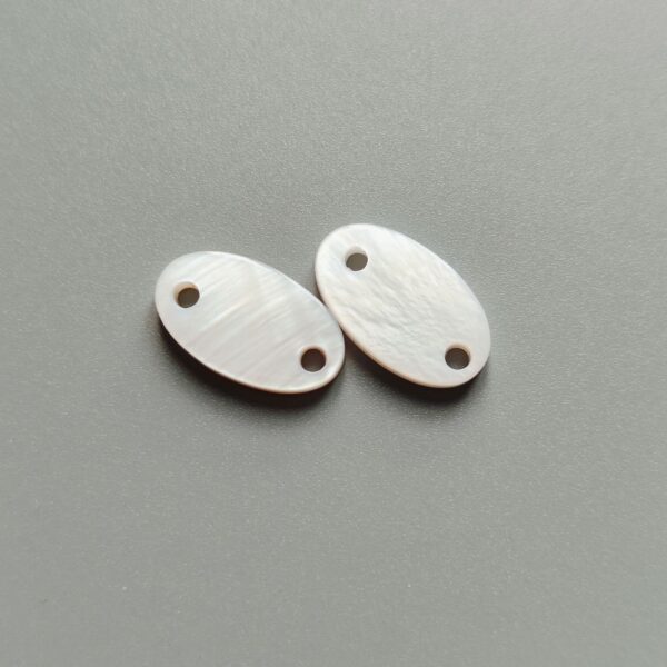 32/34L Natural White Oval Shell Buttons 20PCS - Image 2