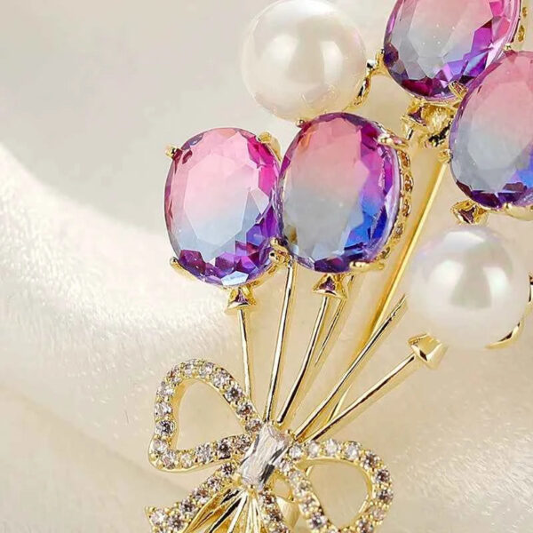 White Balloon Brooch with Colored Zircon Bow Pearl Pin