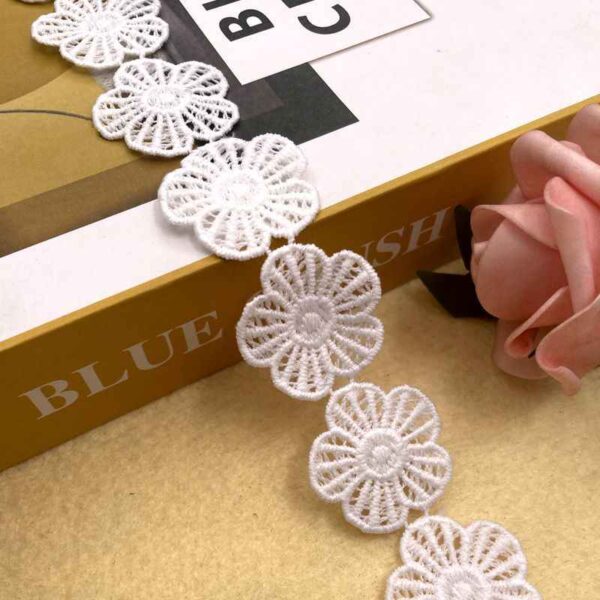 2.5/3.7cm Black White Milk Fiber Floral Embroidered Lace Trim 15 Yards