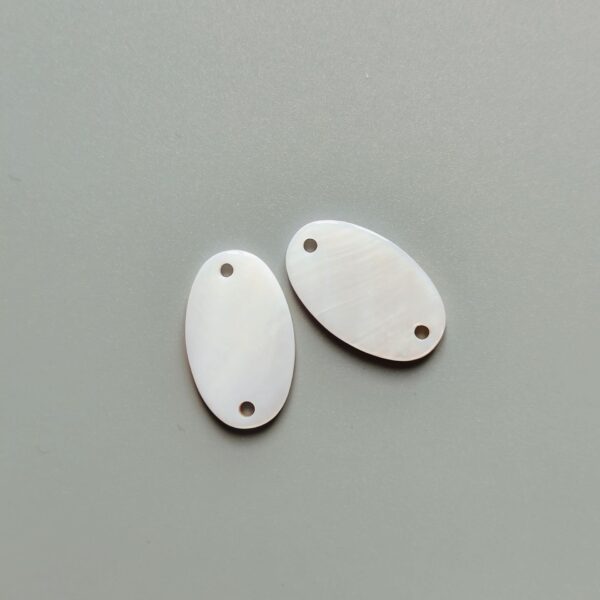 32/34L Natural White Oval Shell Buttons 20PCS - Image 3